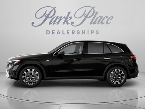 Used 2025 Mercedes-Benz GLC 350e 4MATIC image 4