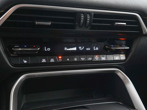 Certified 2024 MAZDA CX-90 Plug-In Hybrid w/ Preferred AWD/4WD image 24
