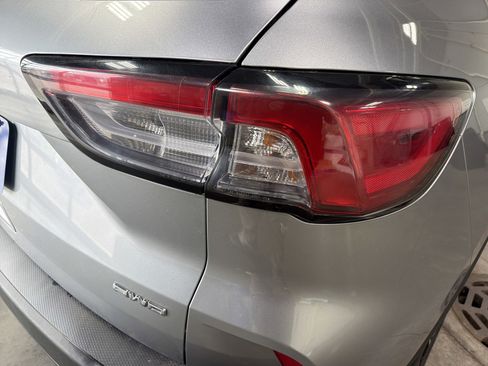 Used 2021 Ford Escape SE w/ SE Sport Appearance Package AWD/4WD image 17