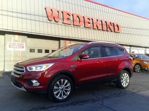 Used 2017 Ford Escape Titanium image 1