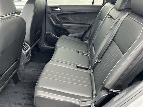 Used 2022 Volkswagen Tiguan SE image 22