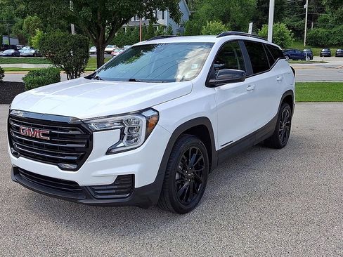 Used 2023 GMC Terrain SLE w/ Elevation Edition AWD/4WD image 4