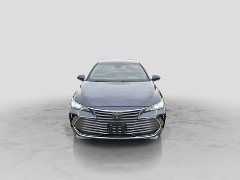 Used 2019 Toyota Avalon XLE w/ All Weather Liner Package FWD image 3