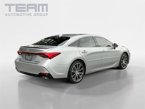 Used 2019 Toyota Avalon Touring image 7