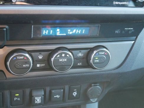 Used 2022 Toyota Tacoma TRD Sport image 22