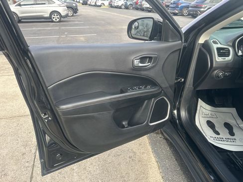 Used 2018 Jeep Compass Latitude w/ Popular Equipment Group image 20