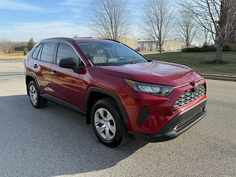Used 2019 Toyota RAV4 LE image 4