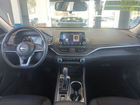 Used 2024 Nissan Altima 2.5 SV image 17