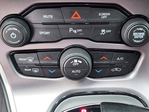 Used 2020 Dodge Challenger R/T image 15