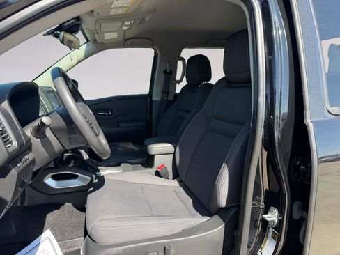 Used 2023 Nissan Frontier SV w/ SV Convenience Package image 9