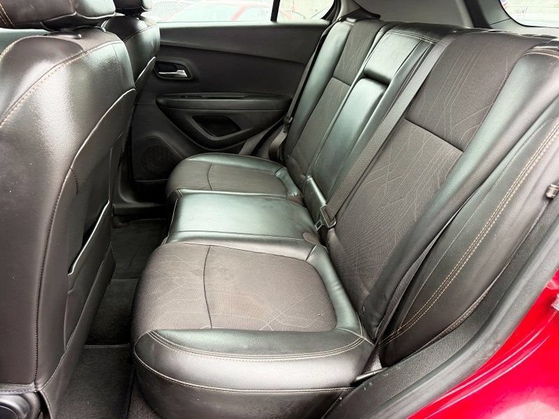 Used 2020 Chevrolet Trax LT w/ LT Convenience Package FWD image 14