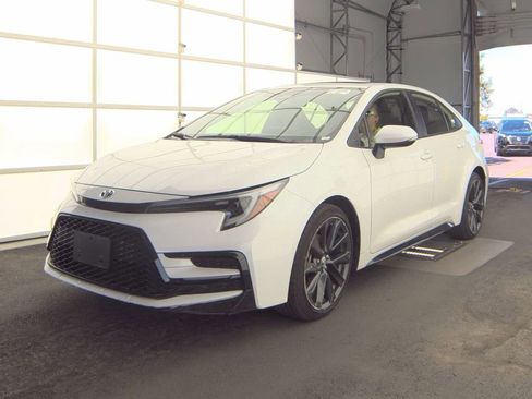 Certified 2024 Toyota Corolla SE w/ SE Package FWD image 1