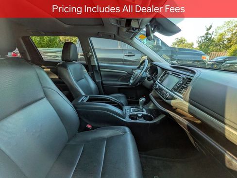 Used 2018 Toyota Highlander Limited FWD image 10