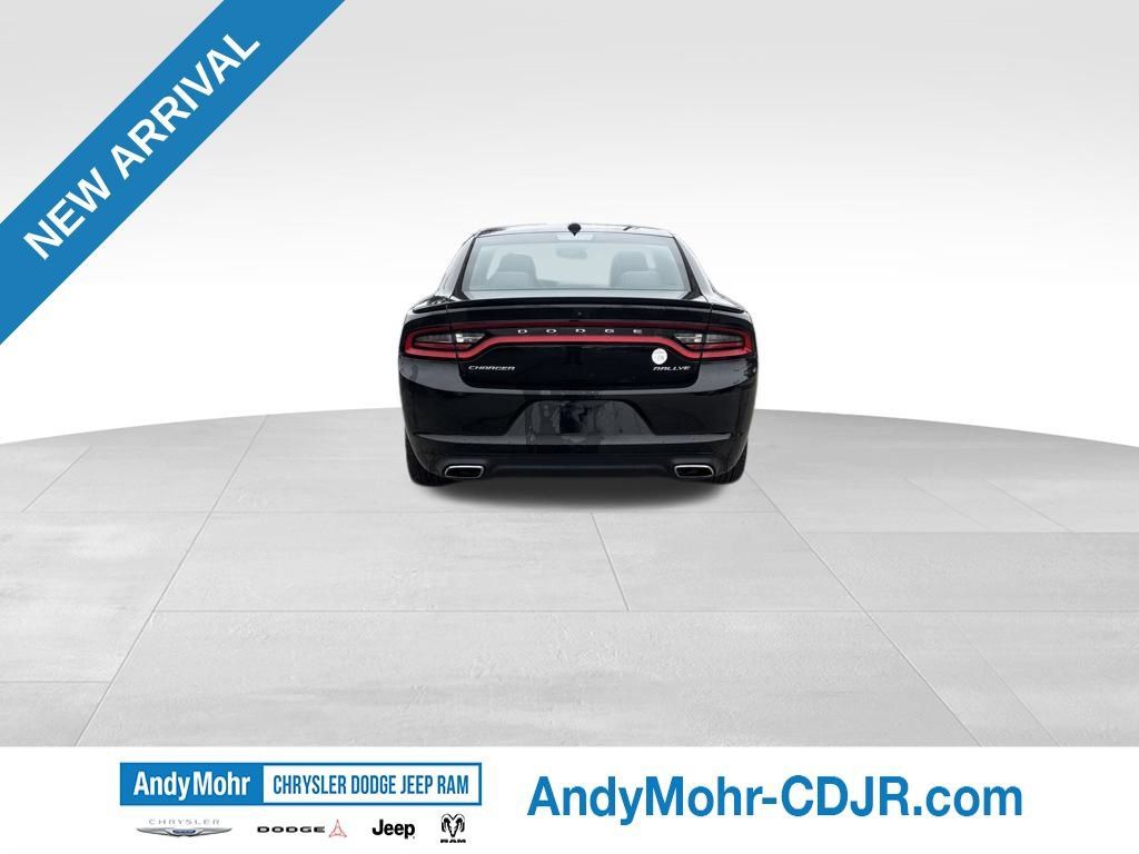 Used 2015 Dodge Charger SXT RWD image 6