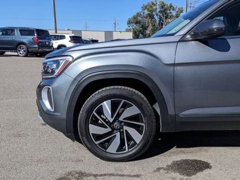 Used 2024 Volkswagen Atlas SE image 4