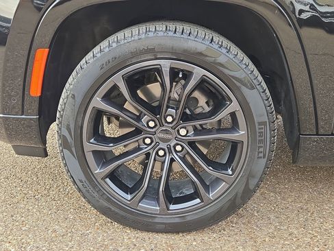 Used 2024 Jeep Grand Wagoneer Series II w/ Quick Order Packagew 28T image 11