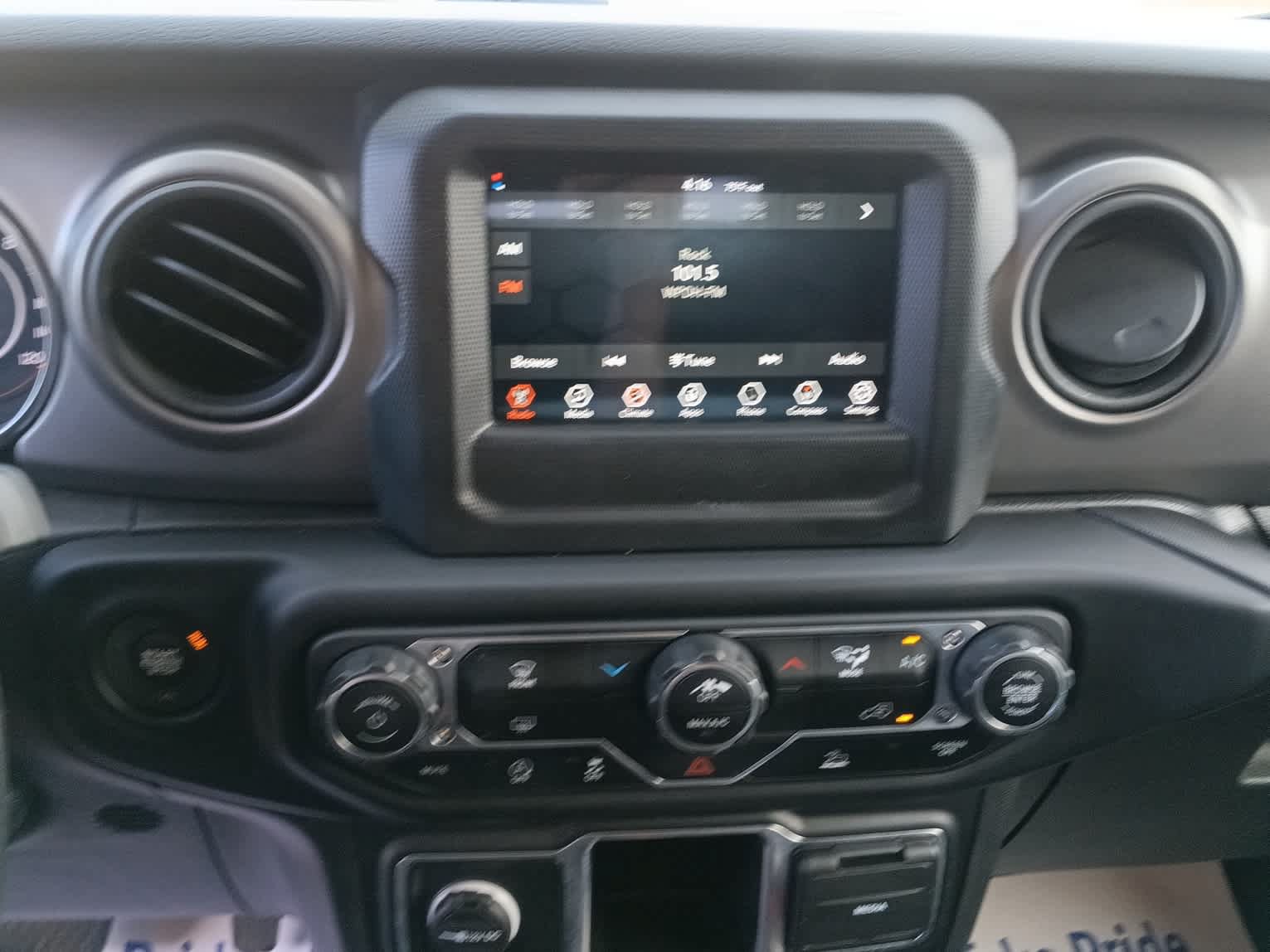 Used 2023 Jeep Wrangler Sport AWD/4WD image 12