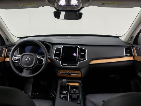 Used 2024 Volvo XC90 T8 Plus image 12