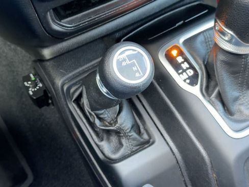 Used 2018 Jeep Wrangler Unlimited Sport image 27