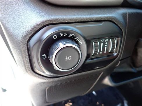 Used 2020 Jeep Wrangler Unlimited Sahara AWD/4WD image 14