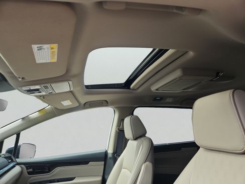Certified 2024 Honda Odyssey Elite image 8