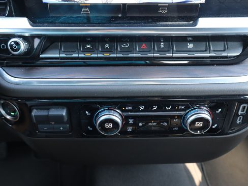 Used 2025 GMC Sierra 1500 SLT AWD/4WD image 28