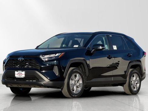 New 2025 Toyota RAV4 XLE image 7