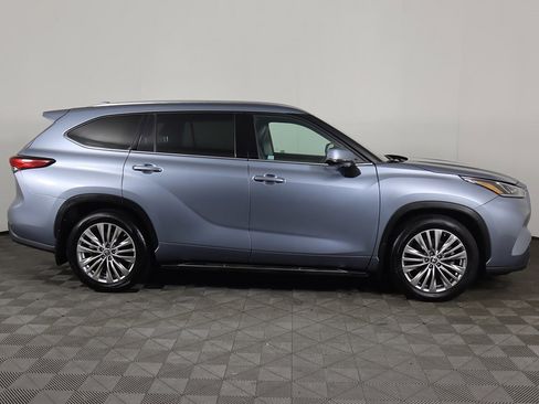 Used 2022 Toyota Highlander Platinum image 22