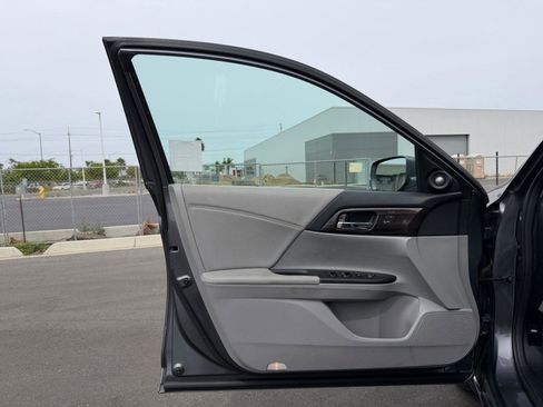 Used 2017 Honda Accord EX-L image 14