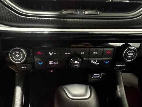 Used 2025 Jeep Compass Trailhawk AWD/4WD image 36