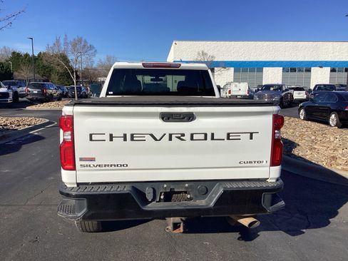 Used 2020 Chevrolet Silverado 2500 Custom w/ Custom Value Package image 3