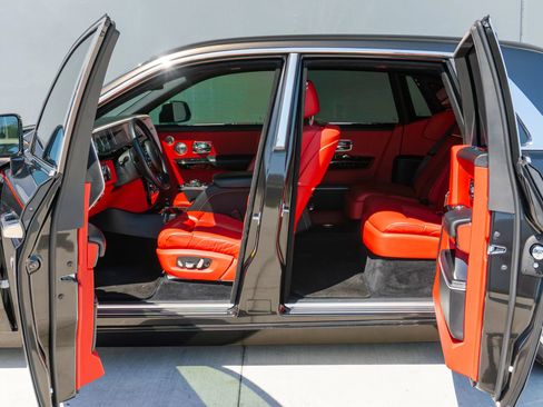 Used 2021 Rolls-Royce Phantom Sedan RWD image 50