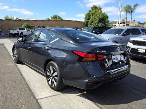 Used 2022 Nissan Altima 2.5 SV image 4