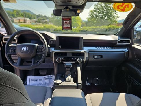 Used 2025 Toyota Tacoma SR5 AWD/4WD image 13