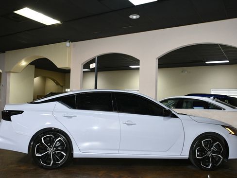 Used 2023 Nissan Altima 2.5 SR FWD image 52