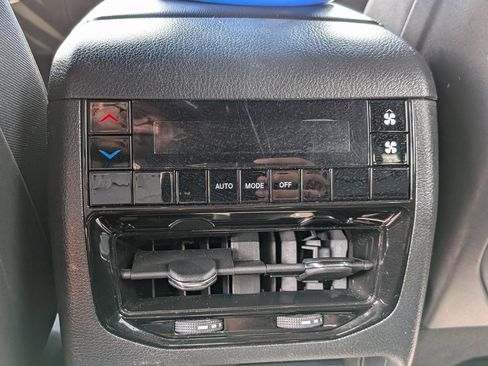 Used 2023 Jeep Grand Cherokee L Laredo image 25