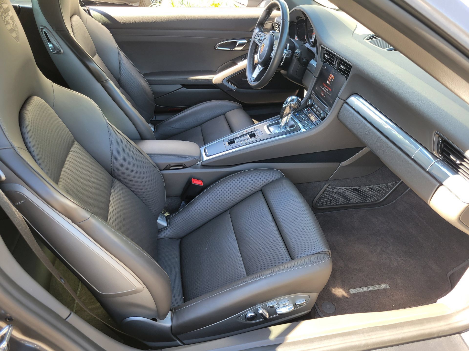 Certified 2018 Porsche 911 Carrera RWD image 25