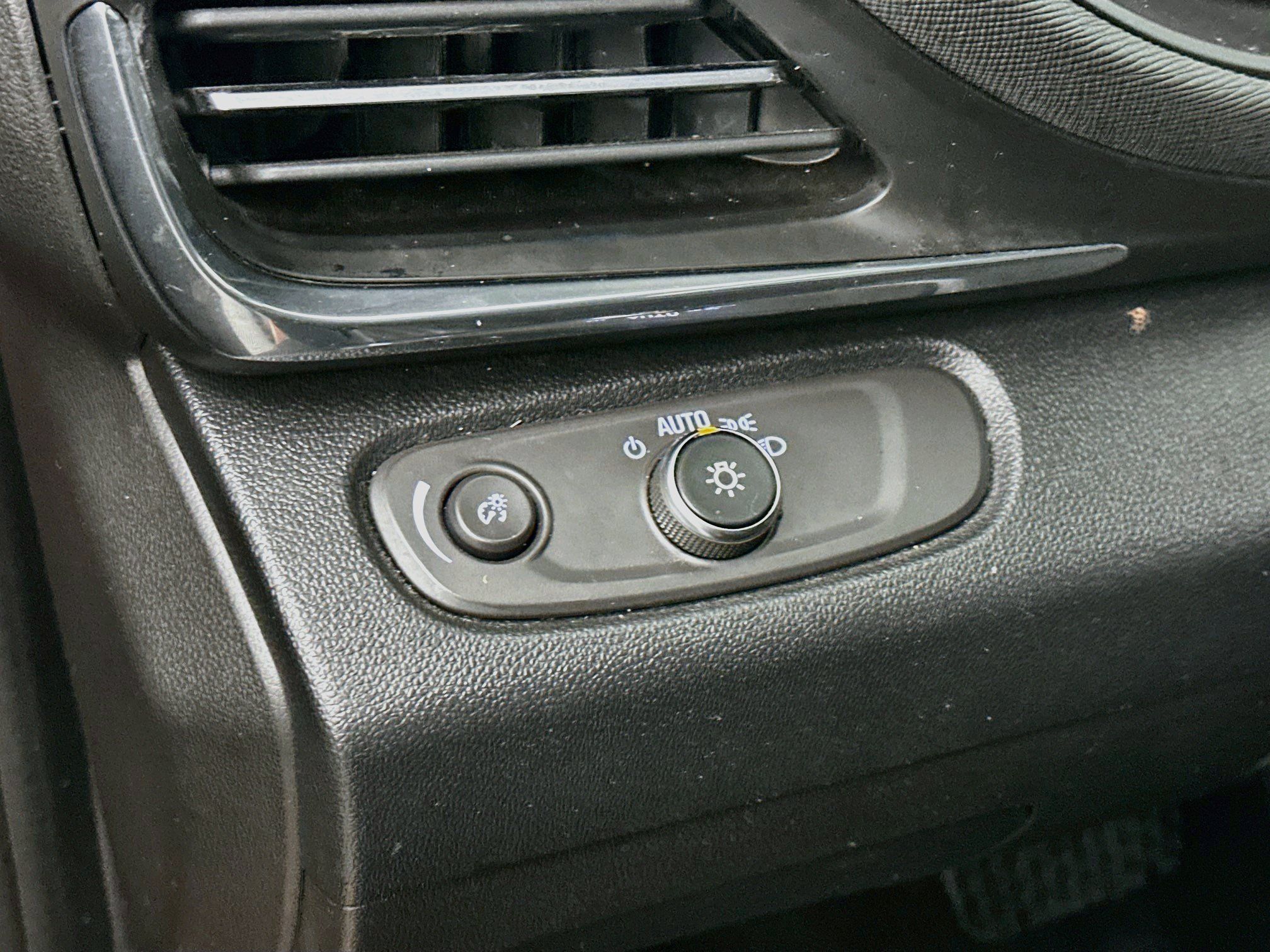Used 2025 Buick Envista Preferred FWD image 17