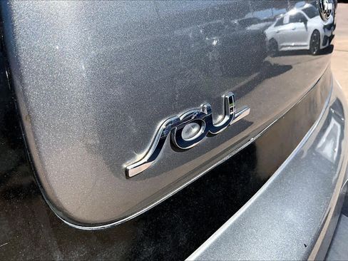 Used 2015 Kia Soul + image 29