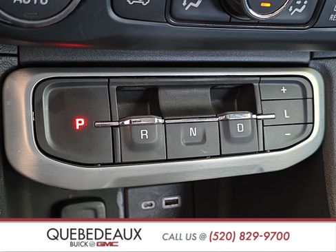 Used 2022 GMC Acadia SLE w/ Driver Convenience Package FWD image 18