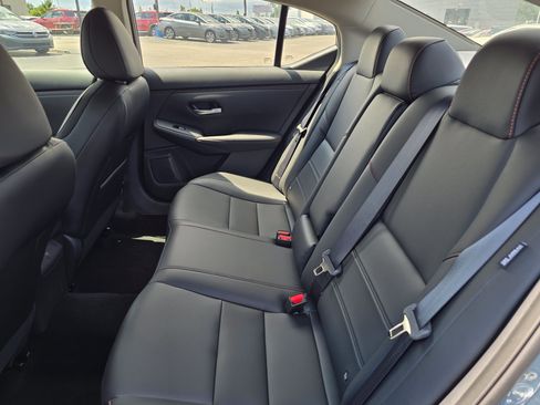 Used 2025 Nissan Sentra SR w/ SR Premium Package FWD image 13