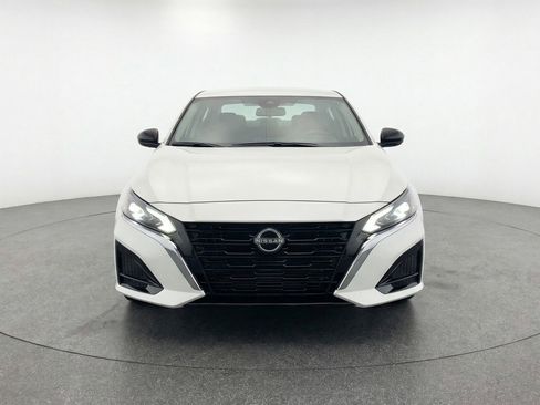 Used 2025 Nissan Altima 2.5 SV image 1