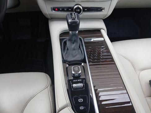 Used 2018 Volvo S90 T5 Momentum w/ Convenience Package FWD image 10