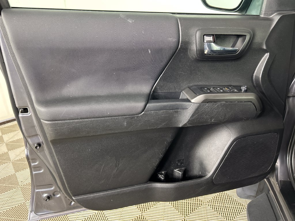 Used 2022 Toyota Tacoma TRD Sport AWD/4WD image 12