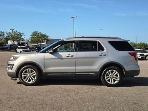 Used 2017 Ford Explorer XLT w/ Equipment Group 201A image 8