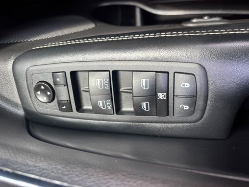 Used 2015 Jeep Grand Cherokee Limited w/ Luxury Group II AWD/4WD image 17