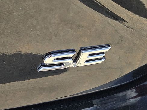 Used 2025 Toyota Camry SE FWD image 11