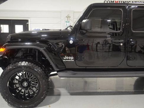 Used 2022 Jeep Gladiator Overland image 5