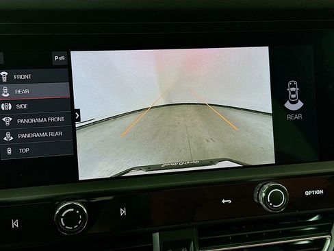 Certified 2026 Porsche Macan AWD/4WD image 17