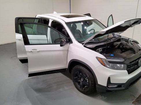 New 2026 Honda Ridgeline Black Edition image 10